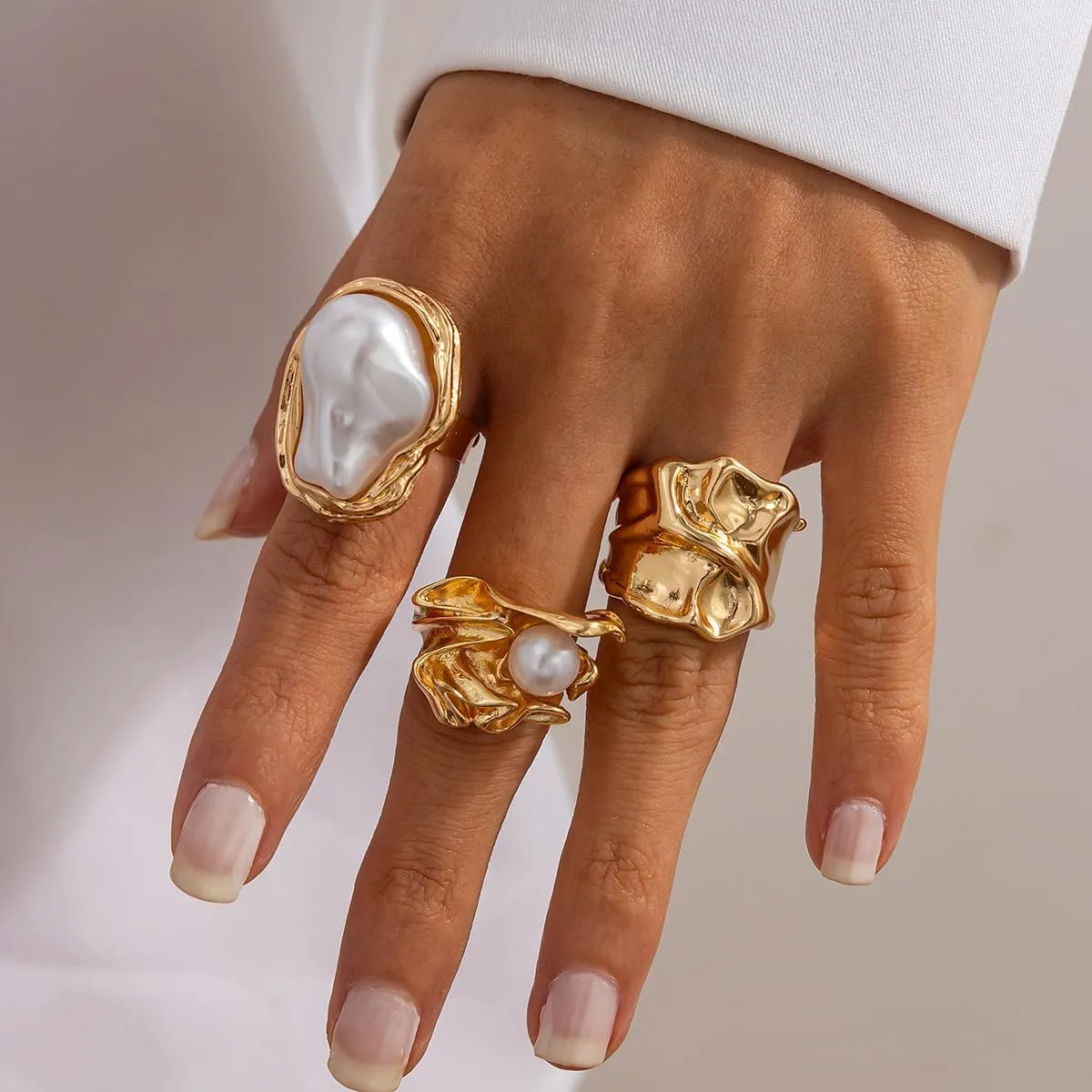 CJIAYUJEW Pearl Ring for Women Stacking Pearl Rings Set Gold Chunky Rings Adjustable Open Pearl Finger Ring Fake Pearl Ring Trendy Pearl Jewerly