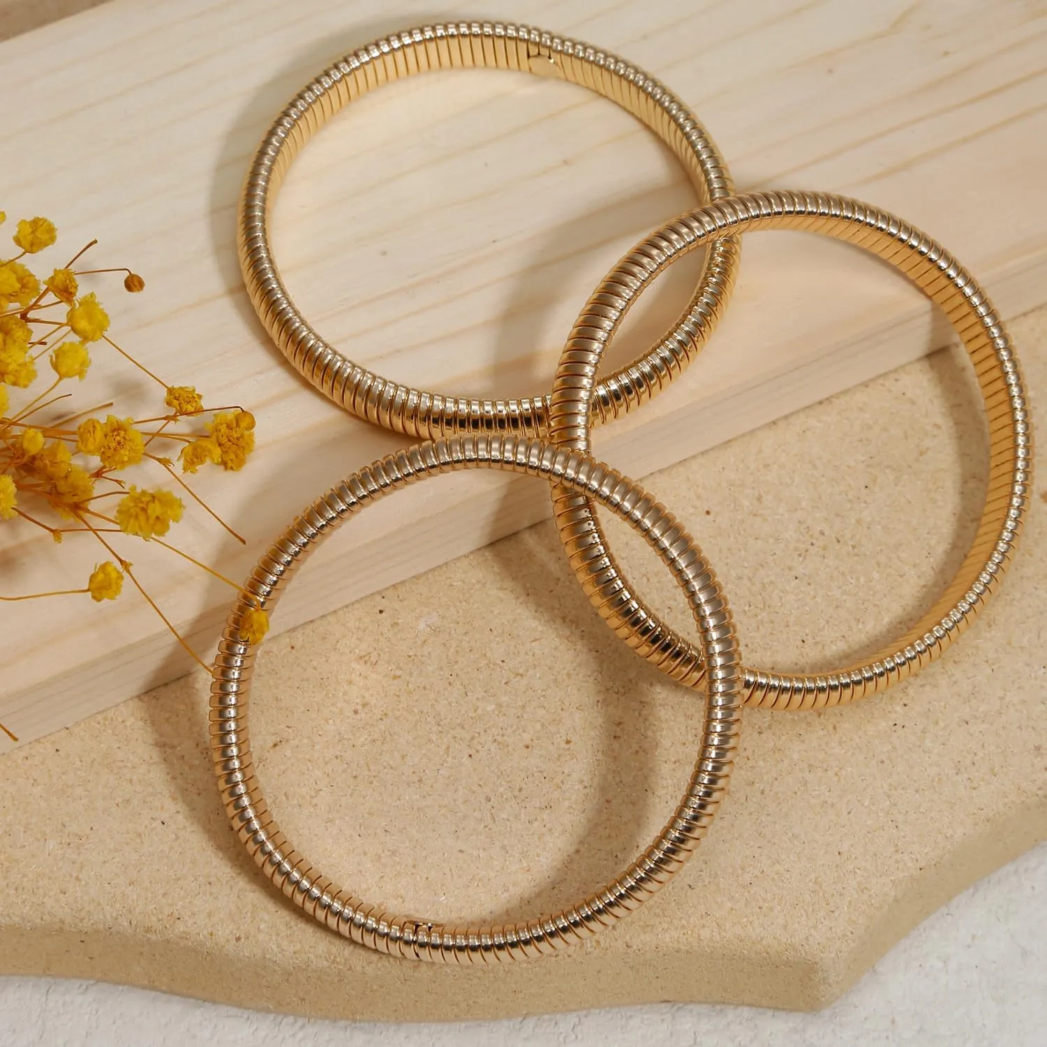 COLOYAN Gold Bangles for Women Chunky Gold Bangles Bracelets 18K Gold Plated Stainless Steel Stretchy Snake Bracelets Flexible Wide Gold Stack Bracelets