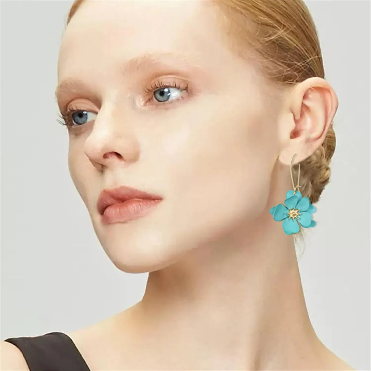 Dreuyet Charm Bohemian Daisy Flower Earring Necklaces Set for Women Elegant Matte Floral Long Petal Dangle Earrings Chic Layered Tiered Drop Earrings Seaside Holiday Jewelry