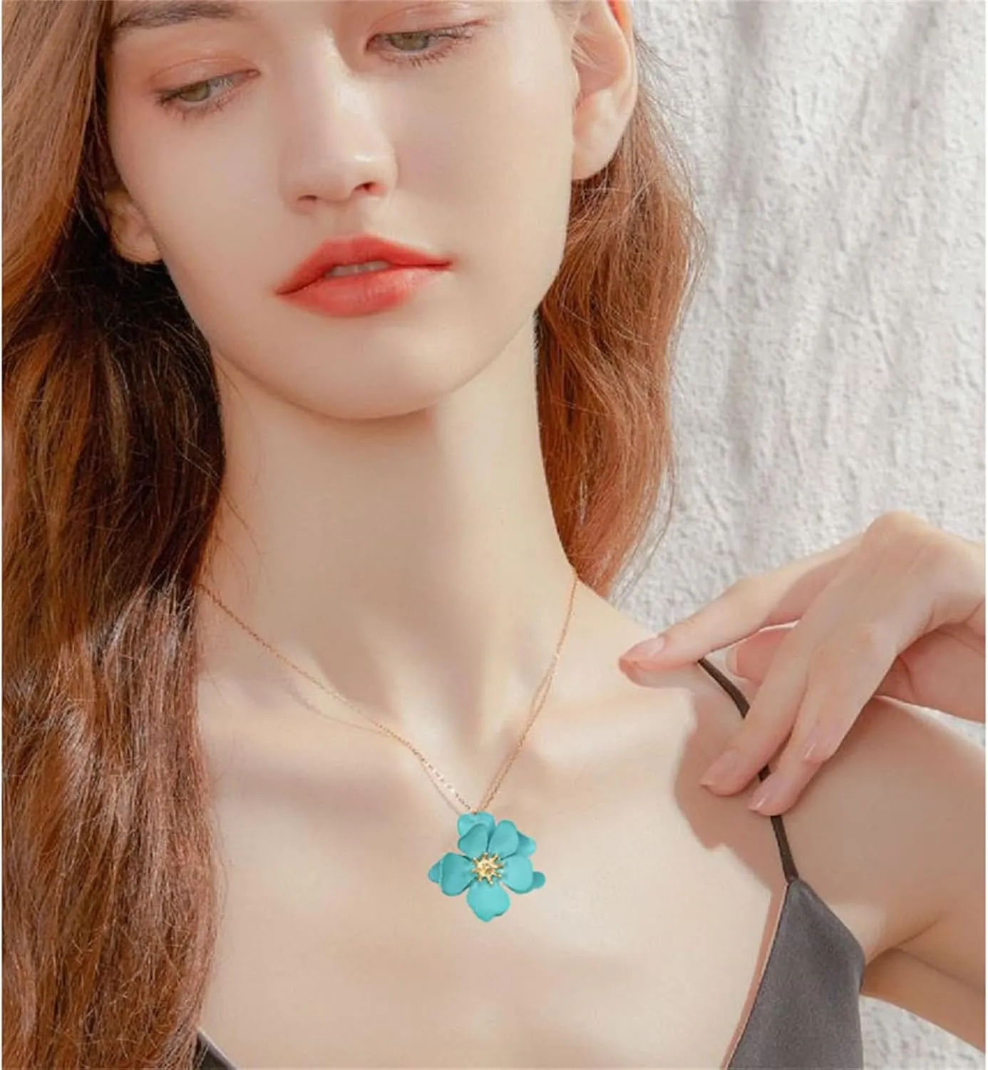 Dreuyet Charm Bohemian Daisy Flower Earring Necklaces Set for Women Elegant Matte Floral Long Petal Dangle Earrings Chic Layered Tiered Drop Earrings Seaside Holiday Jewelry