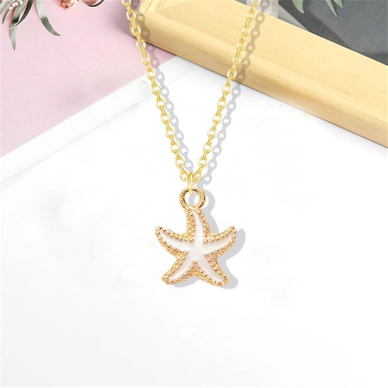 Dreuyet Starfish Necklaces for Women Dainty Alloy Enamel Ocean Starfish Pendant Necklaces Cute Tiny Summer Beach Necklace Jewelry Gifts for Best Friend