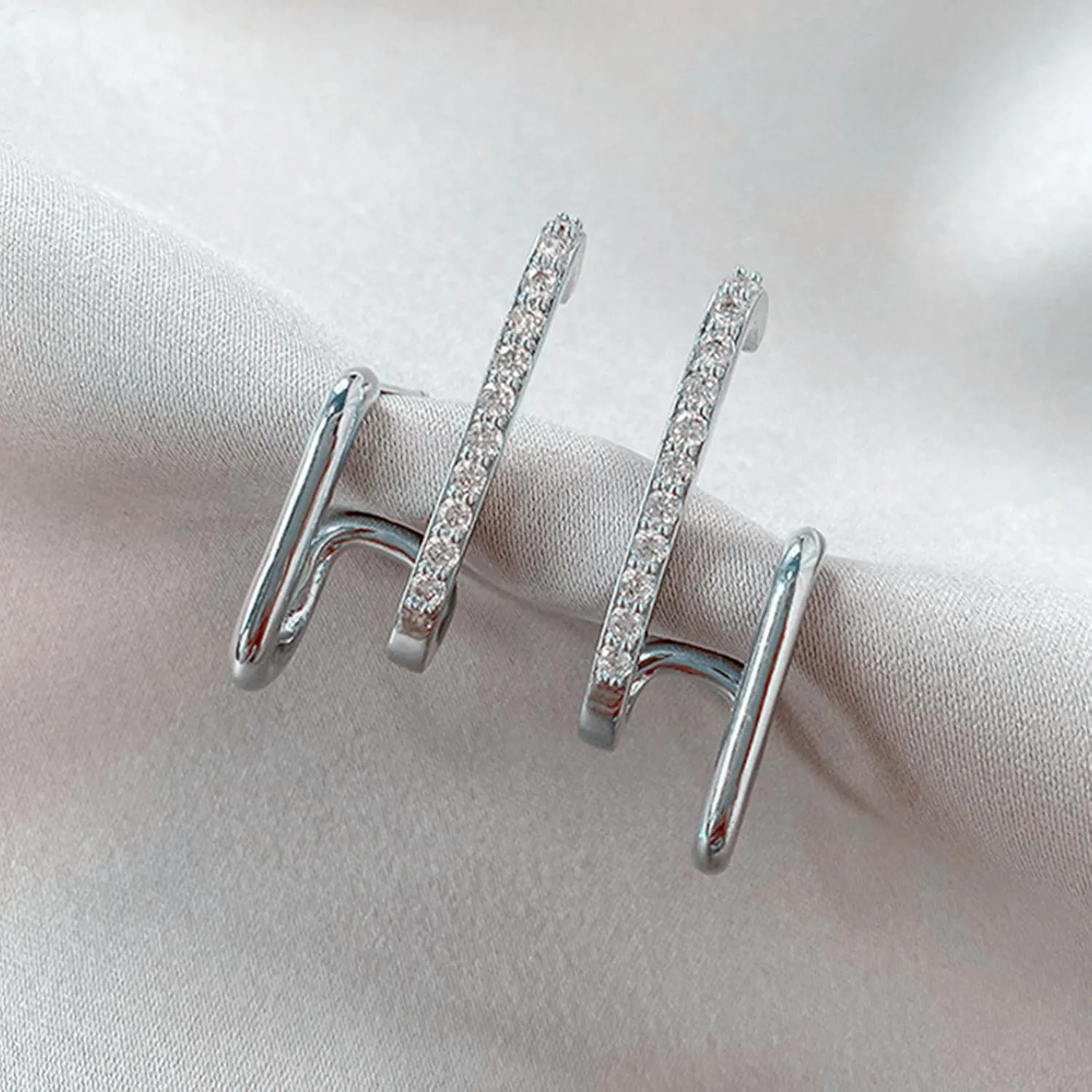 Ear Cuff Earrings for Women Claw Stud Earrings Double Piercing Earrings Geometric Hoop Huggie Earrings for Birthday Gifts