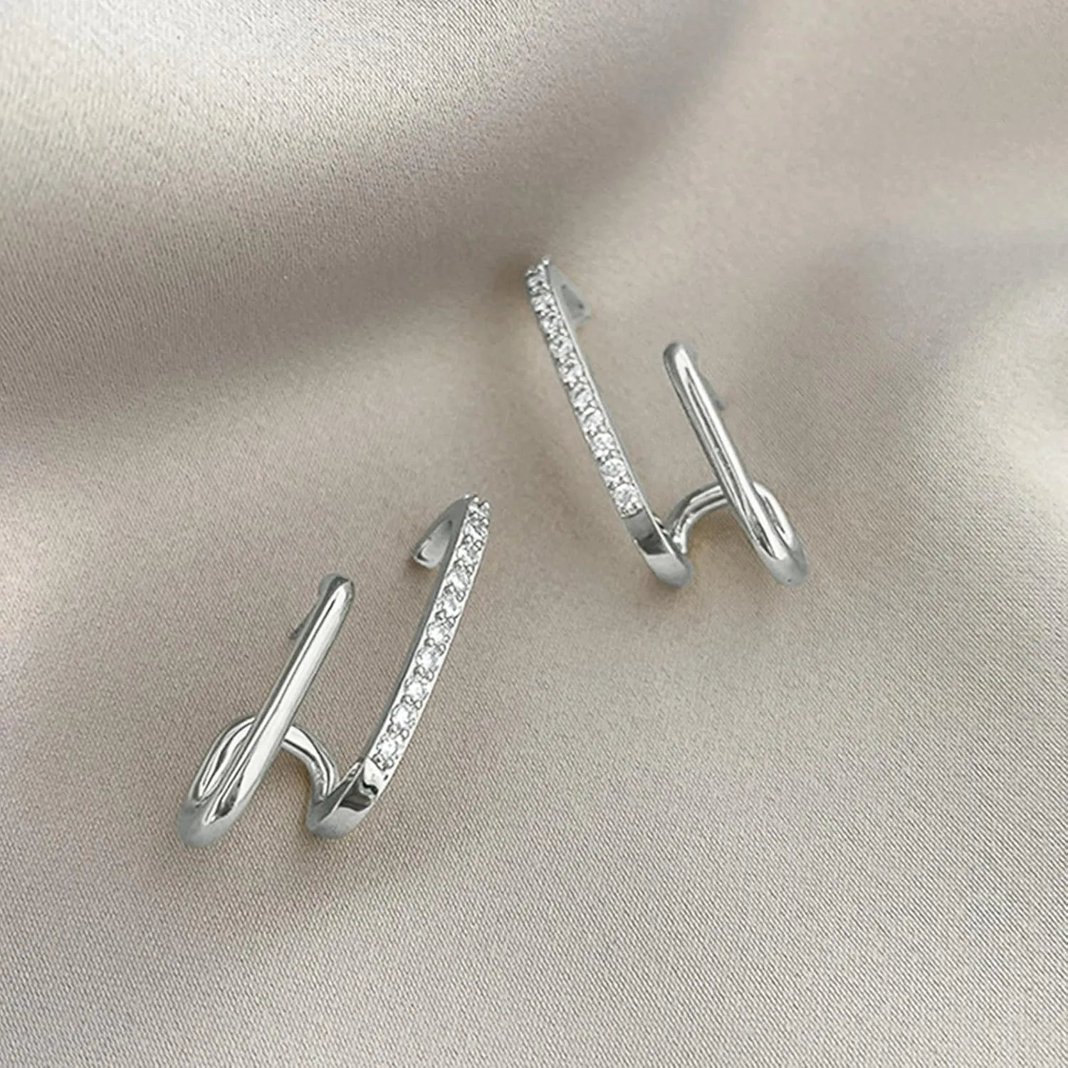 Ear Cuff Earrings for Women Claw Stud Earrings Double Piercing Earrings Geometric Hoop Huggie Earrings for Birthday Gifts
