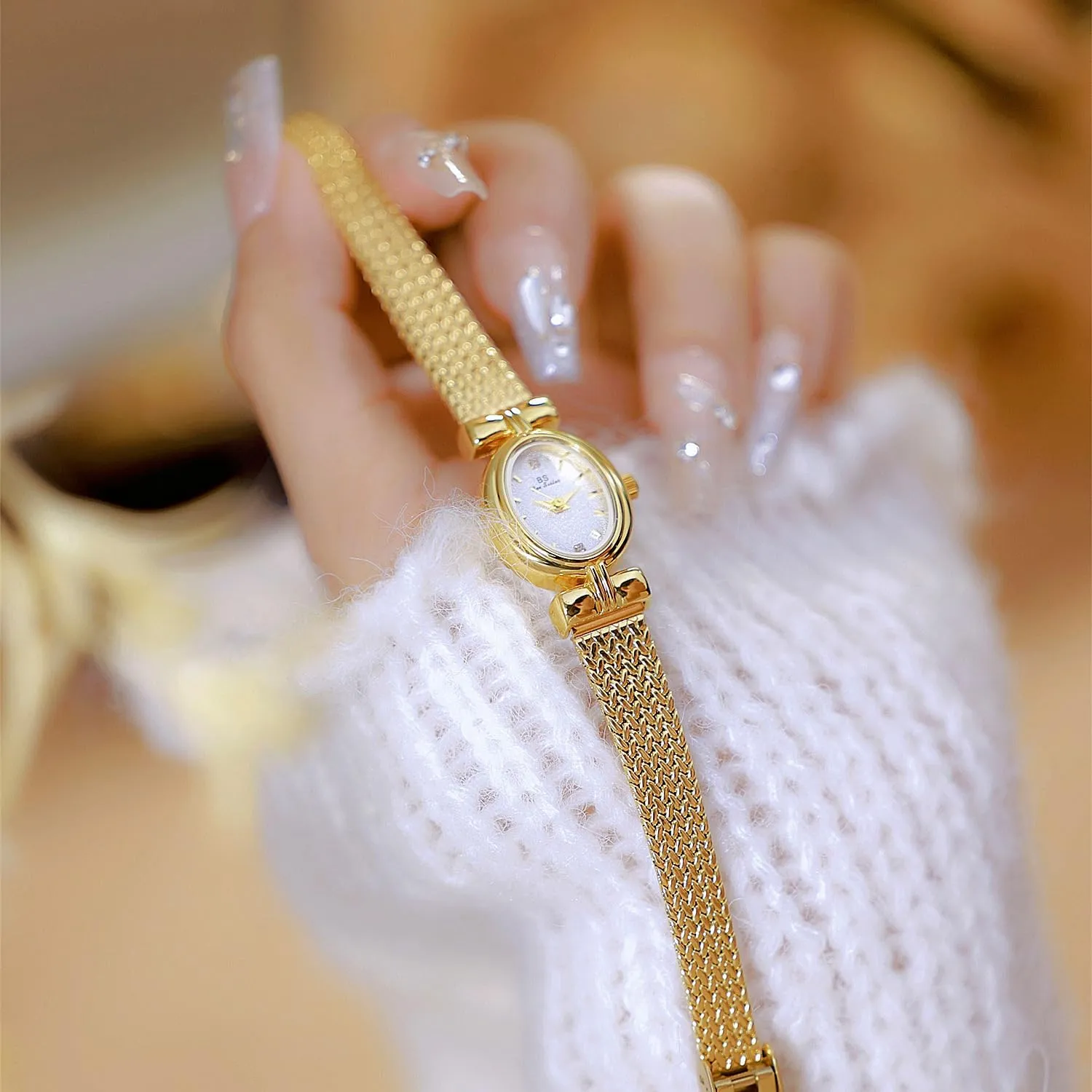 FANMIS Elegant Gold Watches for Women Vintage Oval Dial Small Women's Bracelet Watch Stainless Steel Wheat Band Minimalism Updated Gold Bracelet Watch