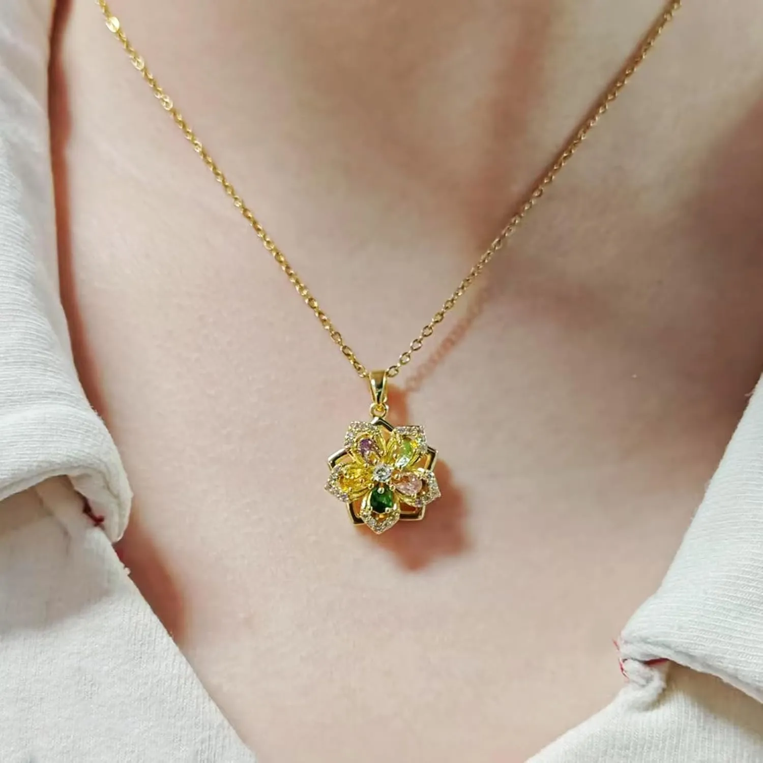 Flower Necklace for Women Dainty Fidget Necklace Rotatable Crystal Blossom Pendant Necklaces Adjustable Spinning Fidget Necklaces Redbud Flower Choker Funny Summer Jewelry