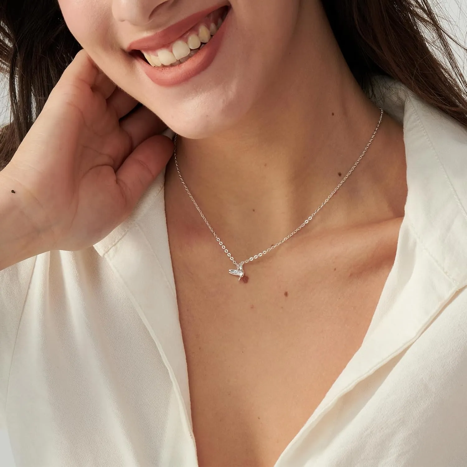 Gold Necklace for Women- Bee Necklace Simple Hummingbird Necklace Infinity Pendant Necklace Jewelry for Girls
