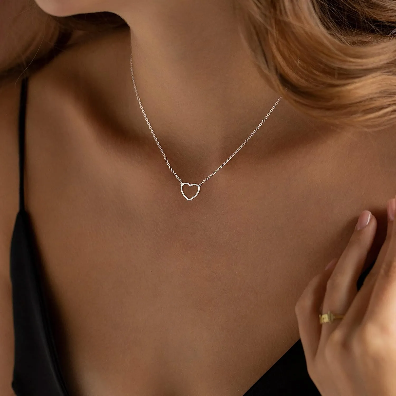 Heart Necklaces for Women, Dainty 14k Gold Necklace Silver Heart Necklace Simple Choker Necklaces for Women Trendy Jewelry Cute Christmas Gifts