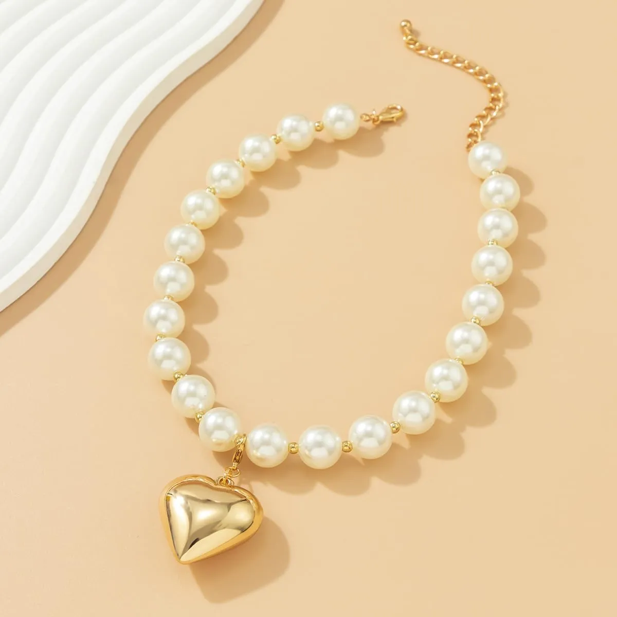 Heart Pendant Pearl Necklaces for Women Big Pearl Beaded Necklace Layered Beads Choker Necklace Faux Crystal Beads Necklaces Prom Jewellery Present