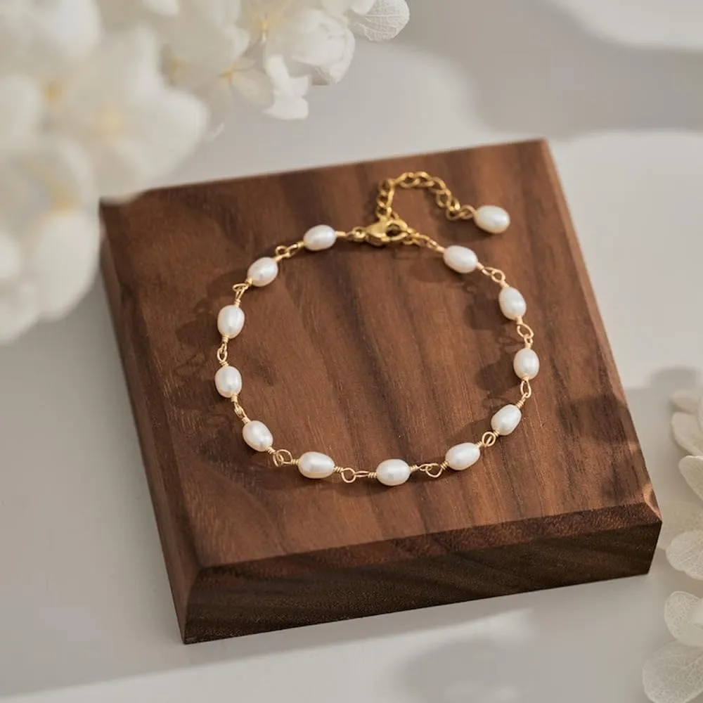 Pearl Bracelet Pearl Bracelets for Women Dainty Gold Charm Bracelet Pearl Hand Chain Bracelet Wedding Jewelry for Brides Bridesmaid Gifts