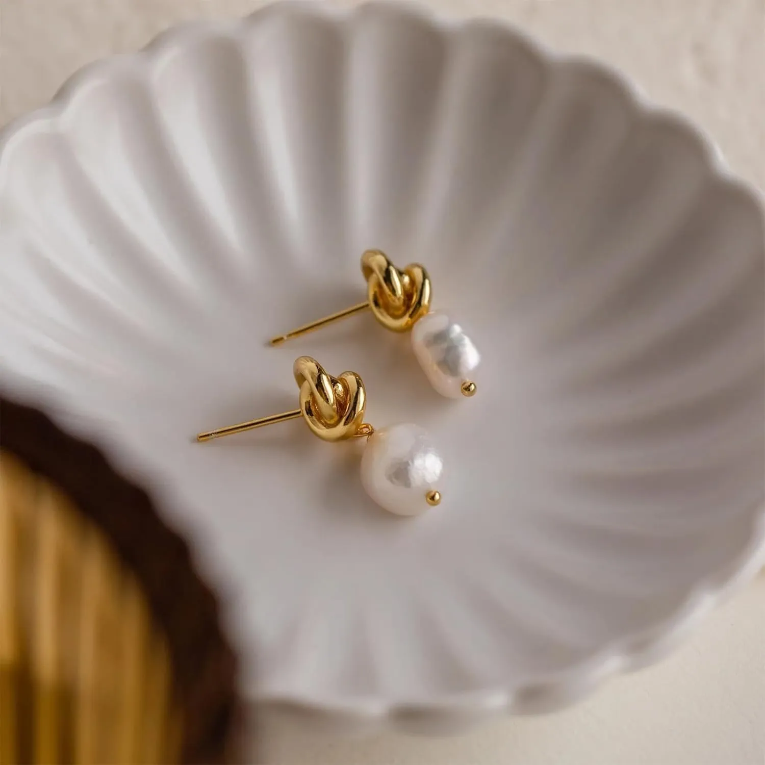 Pearl Earrings for Women Prom Earrings Dainty Formal Pearl Earring Bride Wedding Gold Pearls Drop Earring Pearls Jewelry for Women Trendy 2025