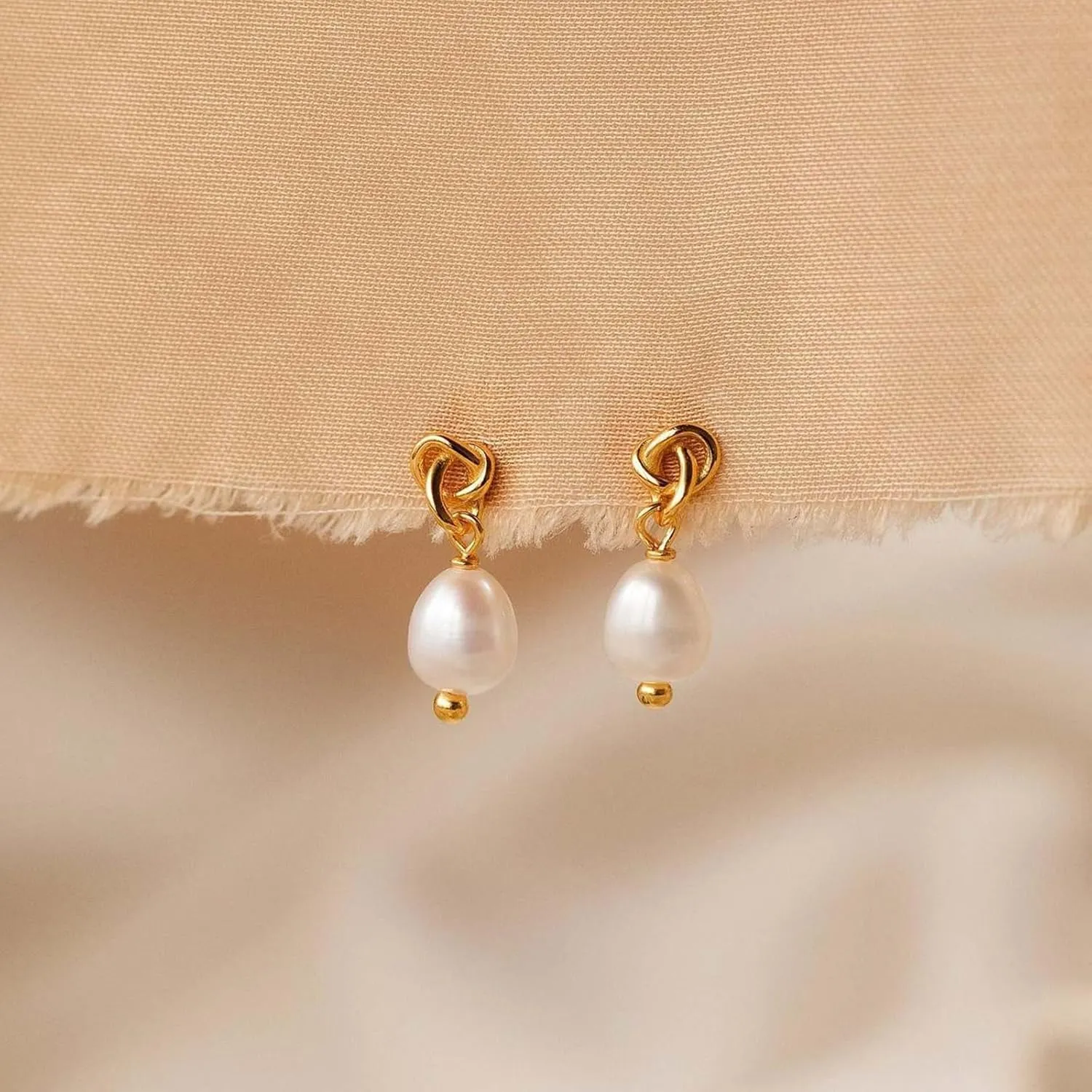 Pearl Earrings for Women Prom Earrings Dainty Formal Pearl Earring Bride Wedding Gold Pearls Drop Earring Pearls Jewelry for Women Trendy 2025
