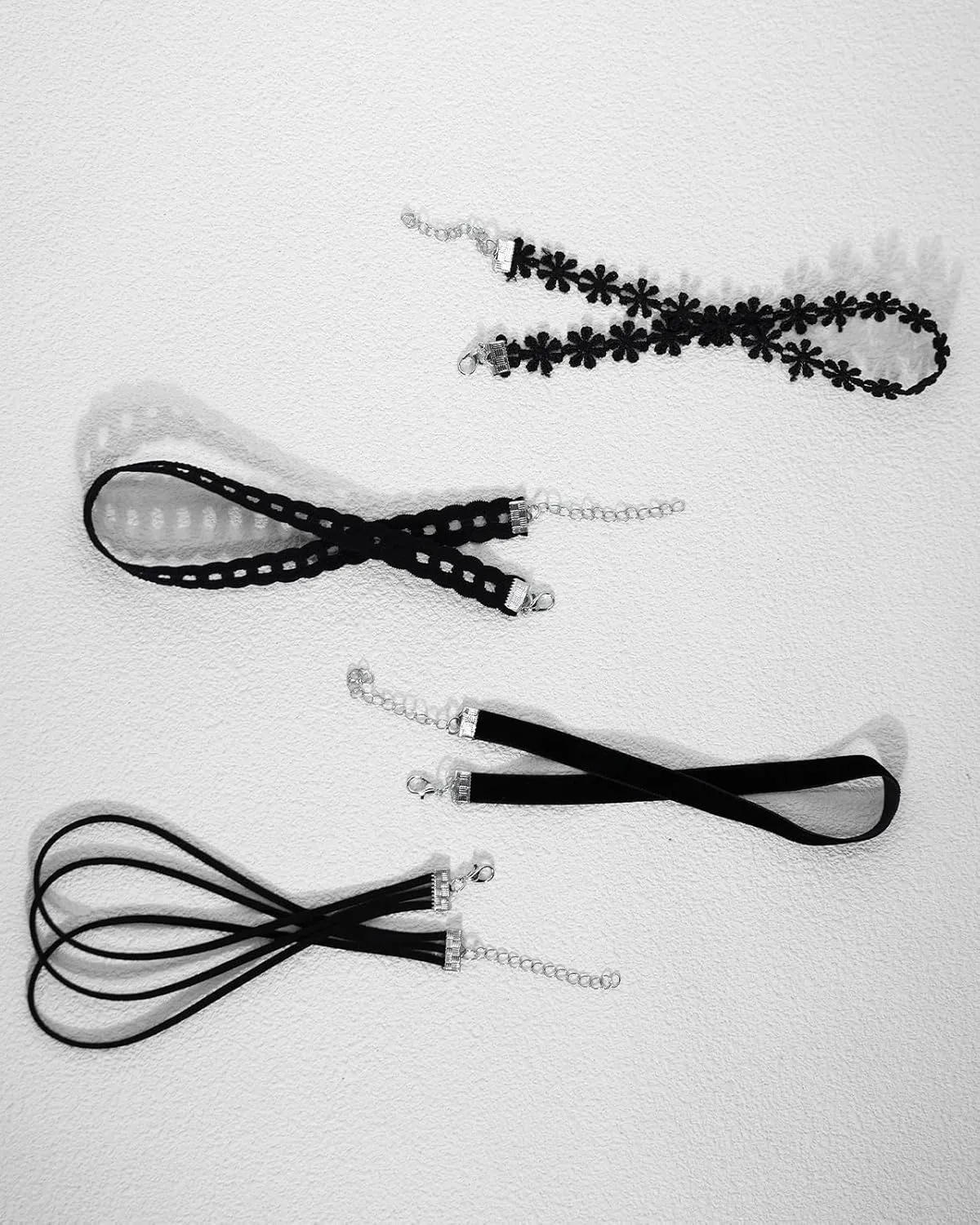 Ronglry 3pcs Black Choker Necklace for Women Black Velvet Choker Set Layered Black Choker Necklaces Classic Chokers for Women Adjustable Gothic Lace Black Collar Necklace for Party Cosplay Christmas Birthday Jewelry Gifts