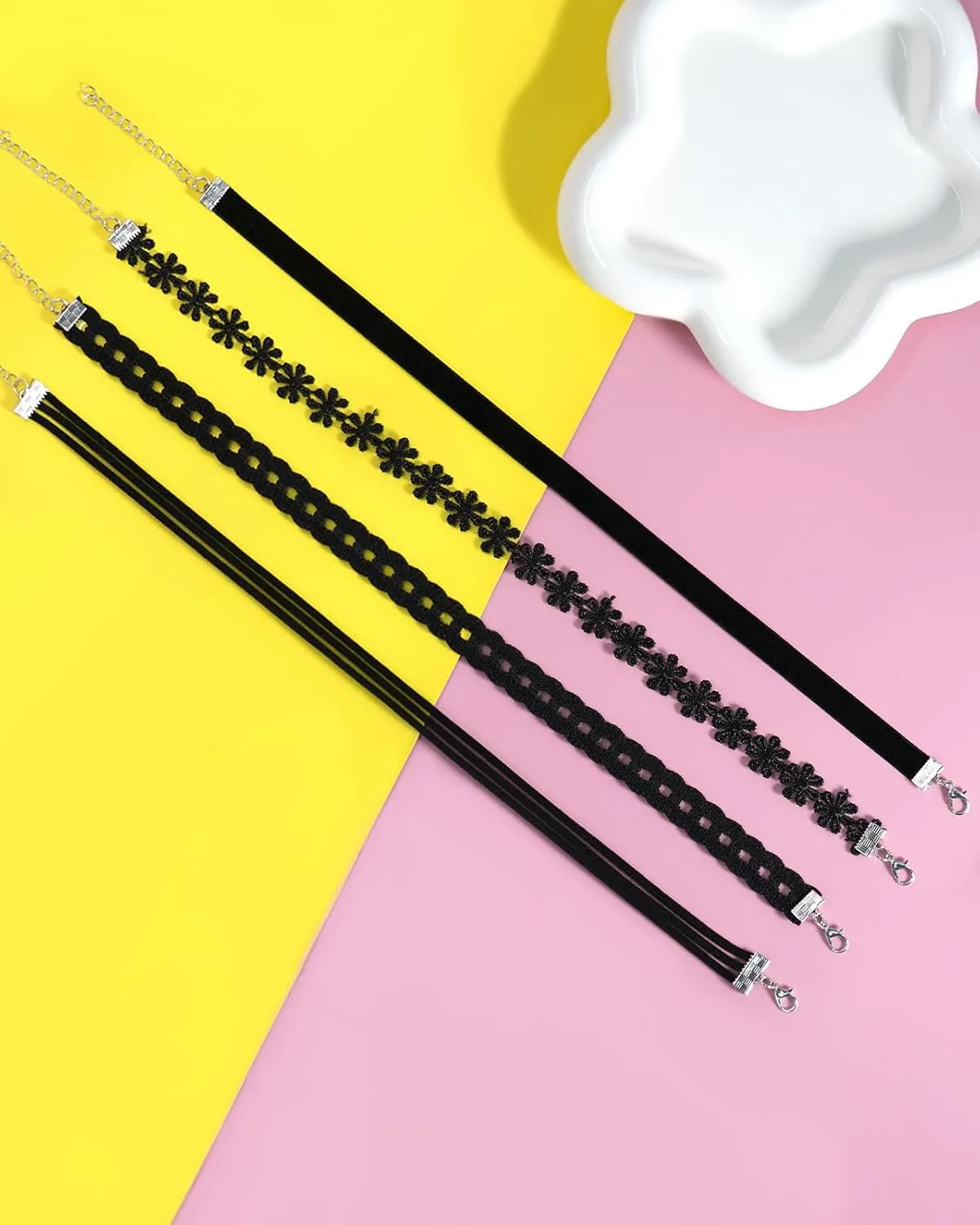 Ronglry 3pcs Black Choker Necklace for Women Black Velvet Choker Set Layered Black Choker Necklaces Classic Chokers for Women Adjustable Gothic Lace Black Collar Necklace for Party Cosplay Christmas Birthday Jewelry Gifts