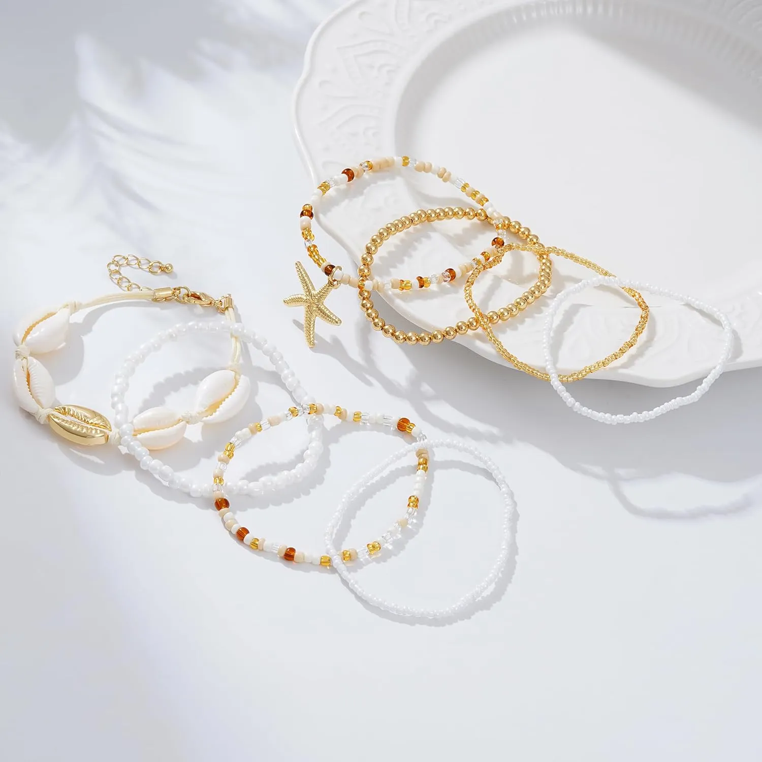 Shell Bracelet Boho Beaded Stretch Bracelets for Women Seashell Strand Bracelets Starfish Charm Jewelry Summer Beach Jewelry Stackable Crystal Gold Beads Bracelet for Women