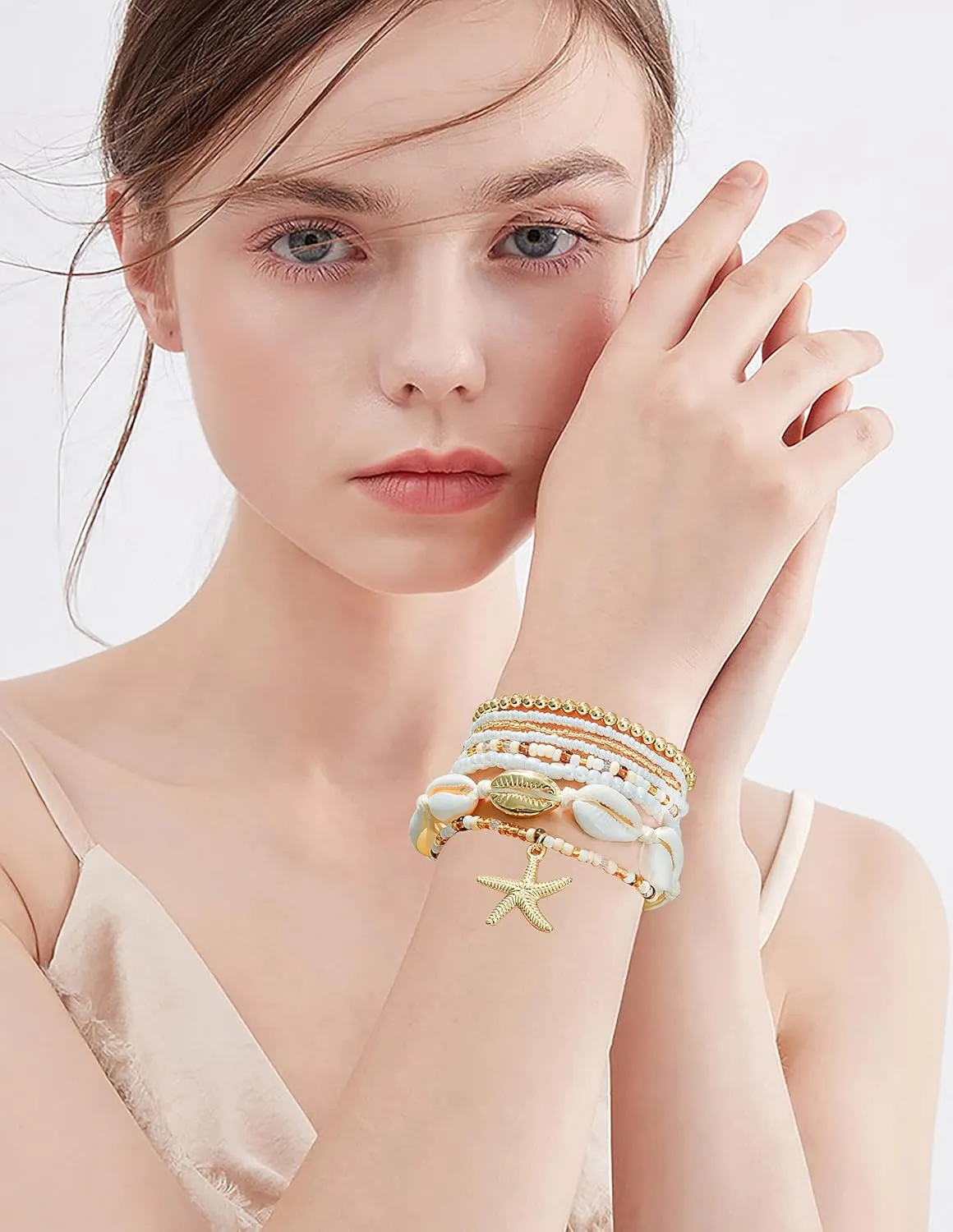 Shell Bracelet Boho Beaded Stretch Bracelets for Women Seashell Strand Bracelets Starfish Charm Jewelry Summer Beach Jewelry Stackable Crystal Gold Beads Bracelet for Women