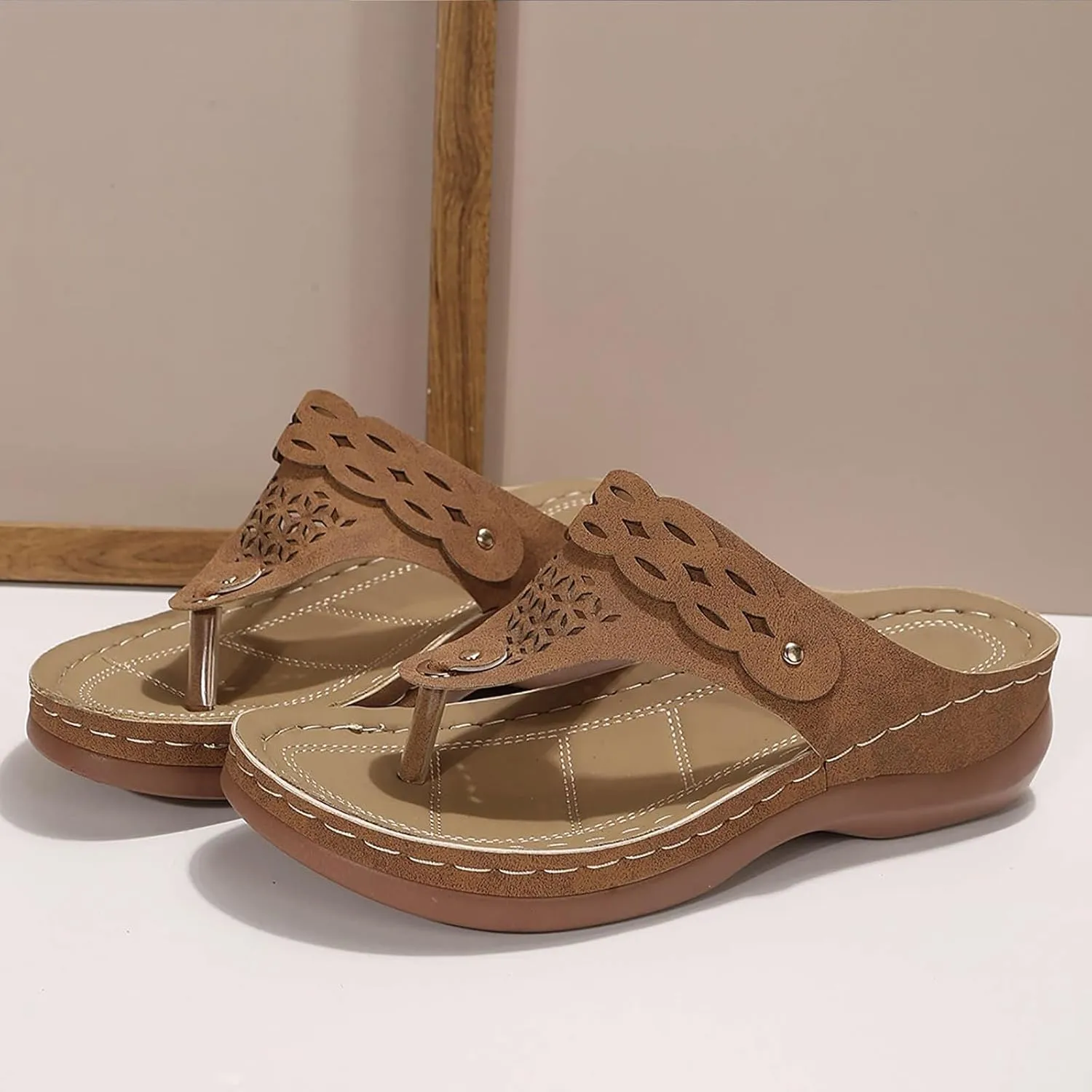 Thong Sandals for Women Rhinestones Elastic T Strap Flip Flops Flats Ladies Boho Summer Low Heel Casual Flat Shoes 2025 Fashion T-Strap Beaded Flower Bohemian Pearl Crystal Beach Flip-Flop