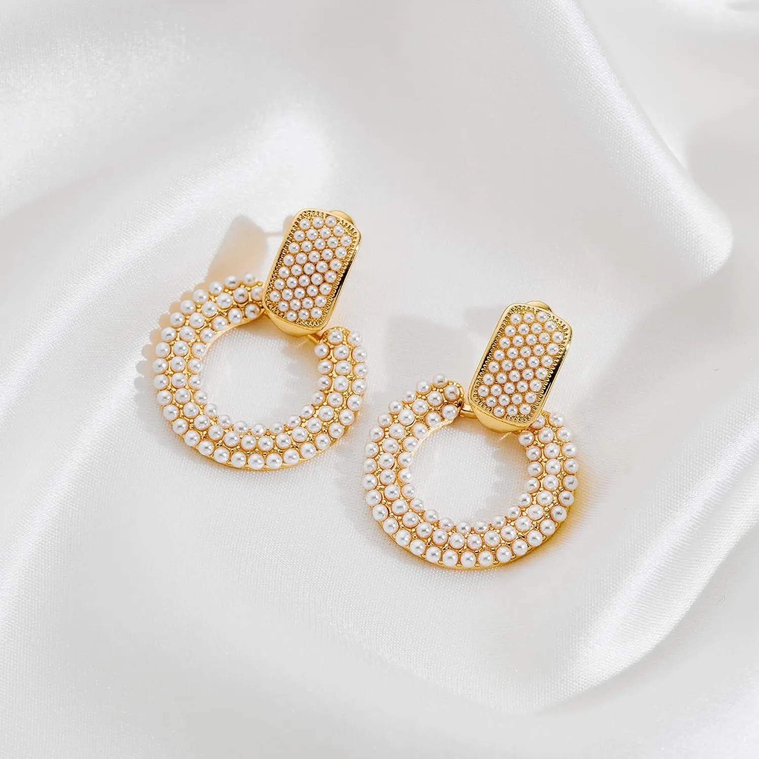 YUJIE Women's Chic Pearl Earrings Geometric Pearl Drop Earrings Pearl Dangle Earrings Jewelry