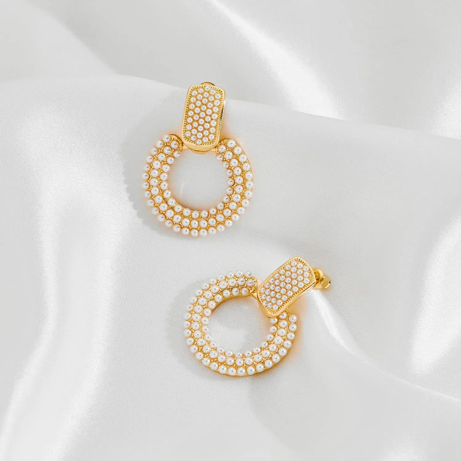 YUJIE Women's Chic Pearl Earrings Geometric Pearl Drop Earrings Pearl Dangle Earrings Jewelry